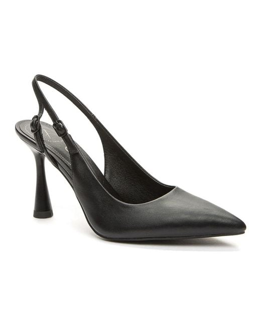 Betsy Black Pumps