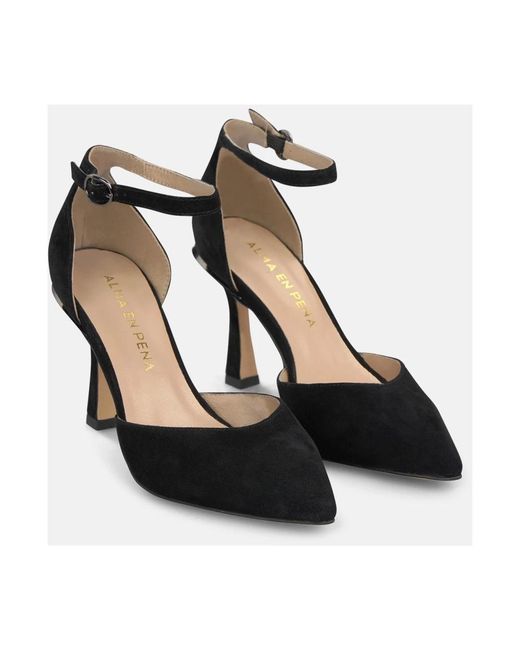 Alma En Pena. Black Pumps