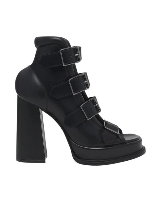 McQueen Caged Sandal in het Black