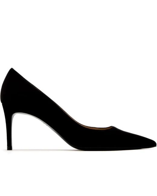 Stuart Weitzman Schoenen ,Zwart ,Suède Zwarte Suède Pumps Met Puntige Neus in het Black