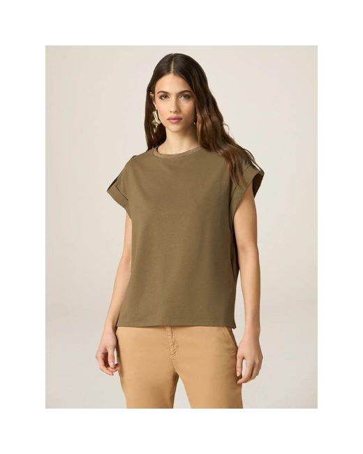 T-Shirts di Oltre in Brown