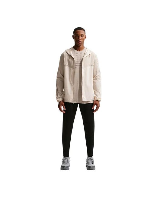 Nike Stride Plus Repel Hardloopjack in het Natural voor heren