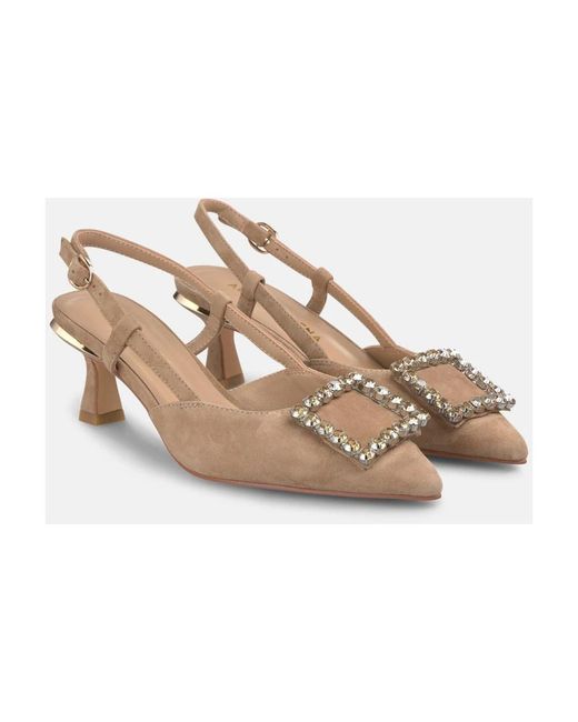 Alma En Pena. Brown Pumps