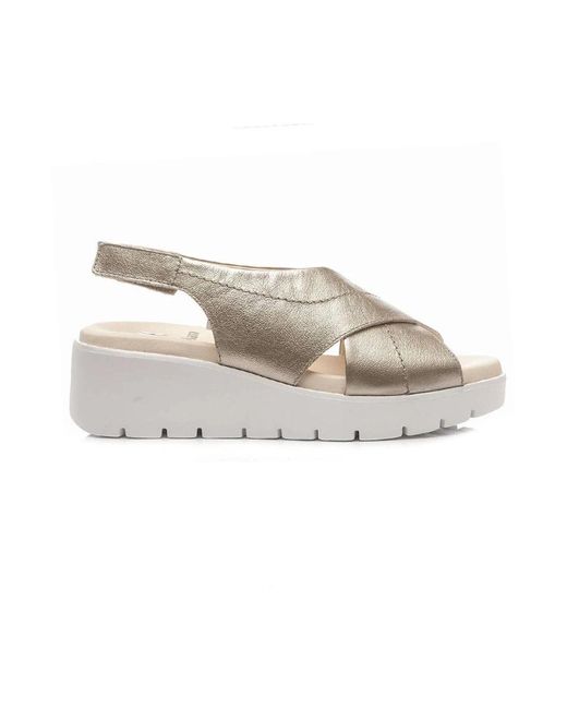 Callaghan Flat Sandals in het Gray
