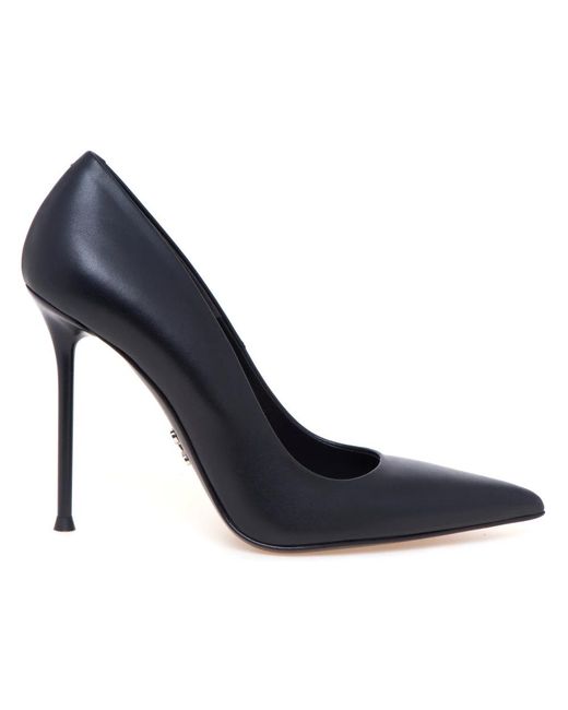 Sergio Levantesi Ley Pump in het Blue