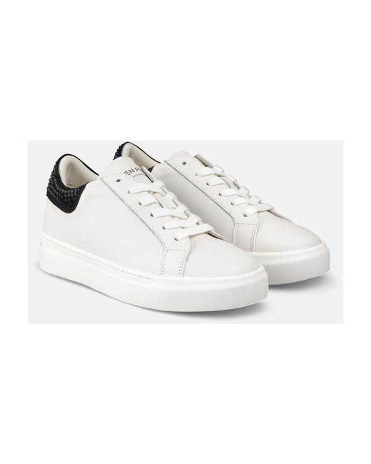 Alma En Pena. White Sneakers