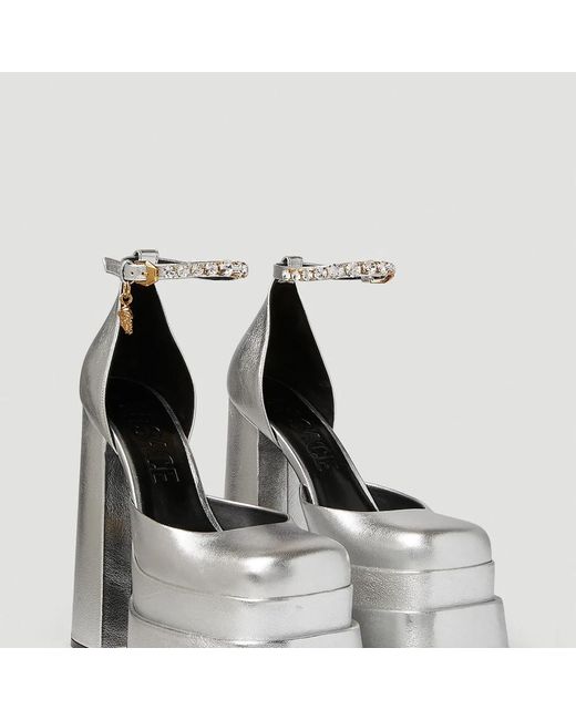 Shoes > heels > pumps Versace en coloris Gray