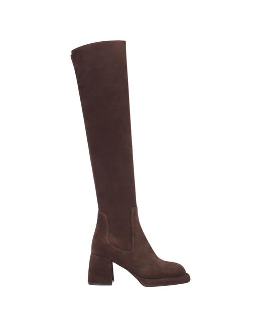 ESTRO Brown Heeled Boots