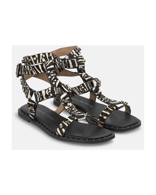 Alma En Pena. Black Flat Sandals