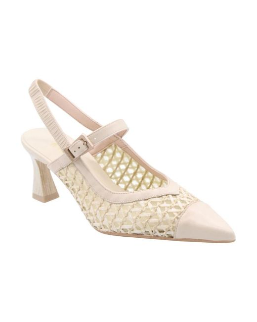 Hispanitas White Pumps