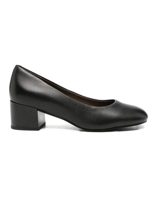 Linda Baumann Black Pumps