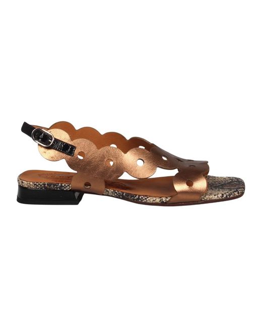 Sandalias de cuero con acabado metálico Chie Mihara de color Brown