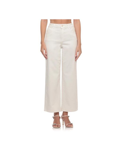 Marella Emme Broek in het White