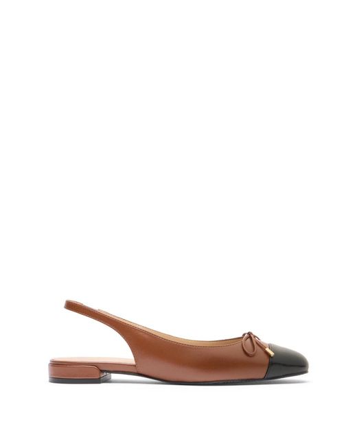 Stuart Weitzman Sleek Bow Slingback Flat in het Brown