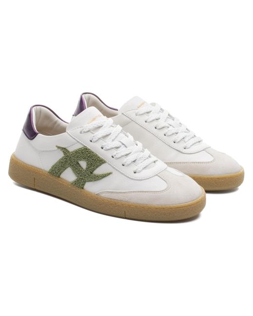 Sneakers di Ambitious in White