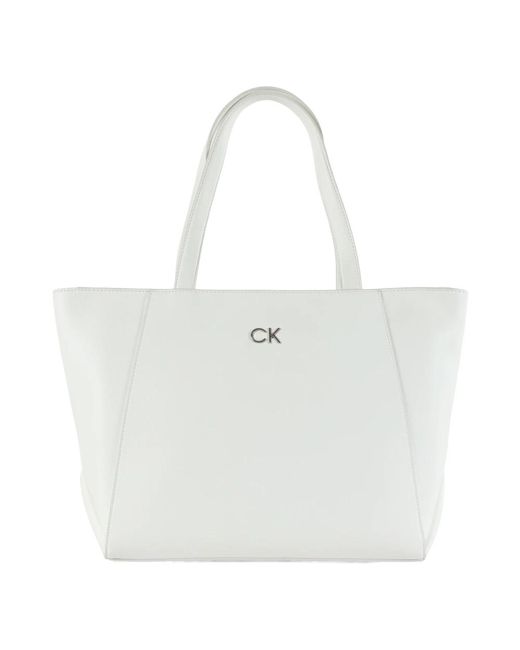 Borsa shopping in ecopelle con placca logo di Calvin Klein in White