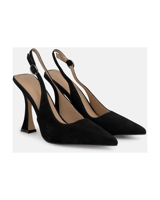 Alma En Pena. Black Pumps