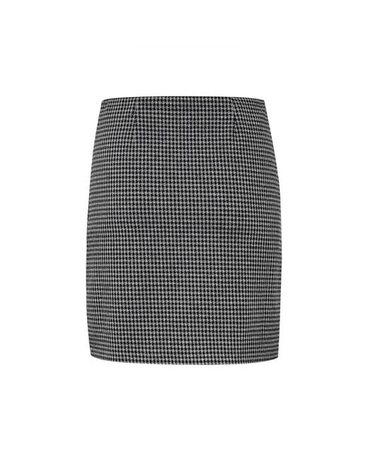 Short Skirts Part Two de color Gray