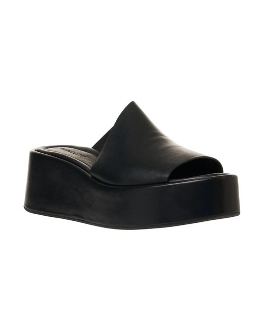 CURIOSITÉ Wedges in het Black