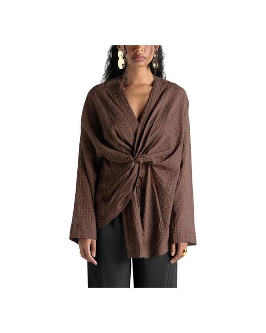 Blouses GUAJA. de color Brown