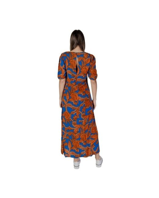 Maxi Dresses di B.Young in Red