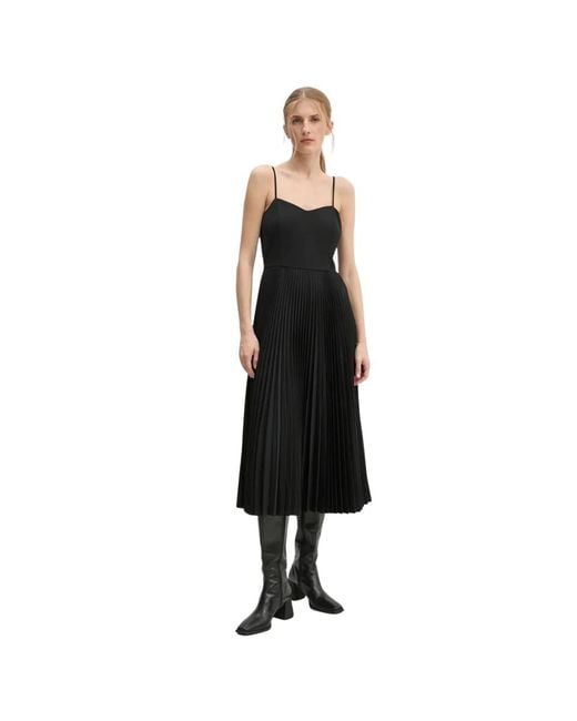 Theory Flared Midi Jurk in het Black