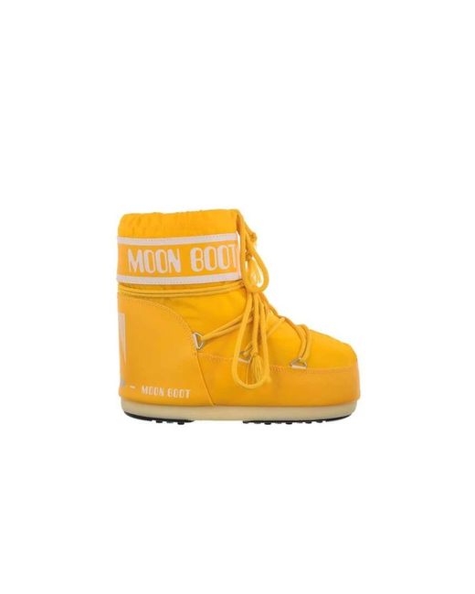 Stivali invernali per donne retro design di Moon Boot in Yellow