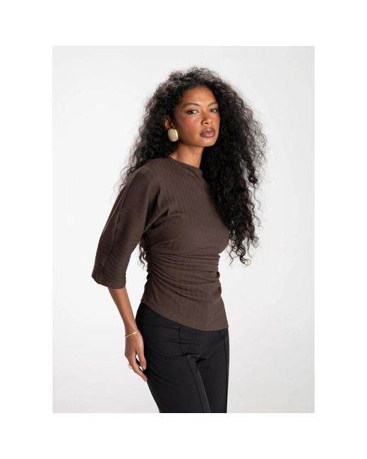 Blouses GUAJA. de color Brown