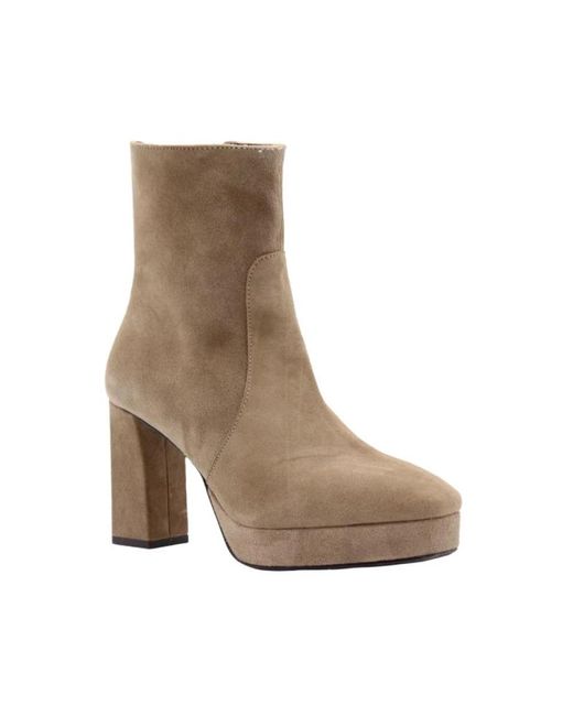 CTWLK Brown Heeled Boots