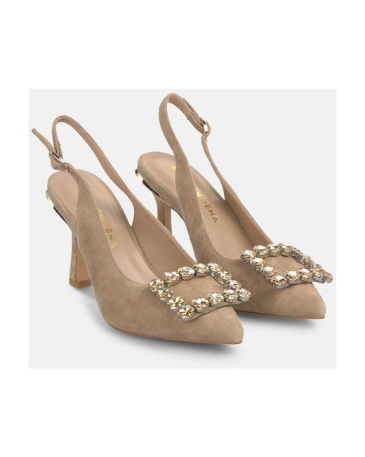 Alma En Pena. White Pumps