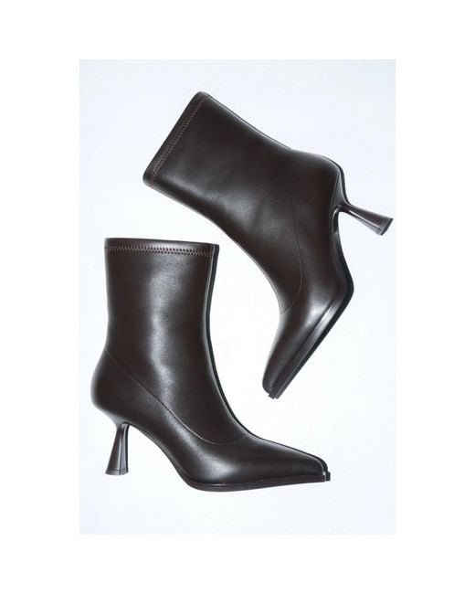 ESTRO Black Heeled Boots