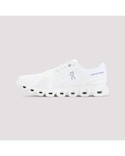 Running Shoes di On Shoes in White