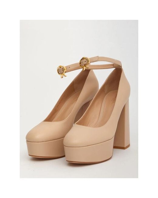 Gianvito Rossi Schoenen ,Leer Pumps in het Natural