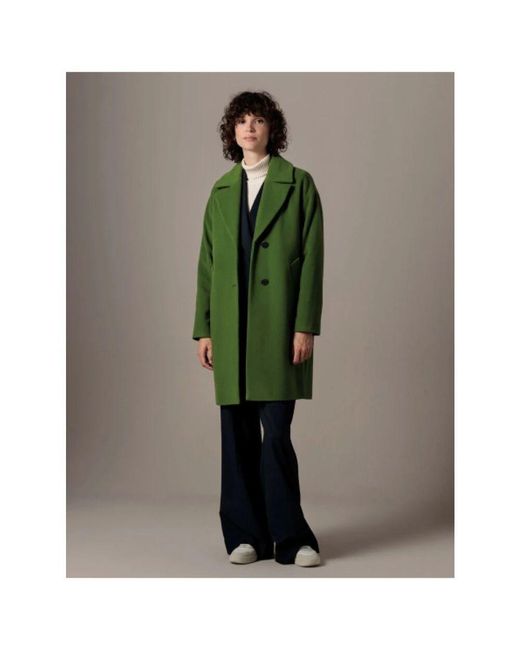 Double-Breasted Coats di Creenstone in Green