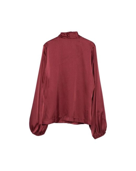D.exterior Red Blouses