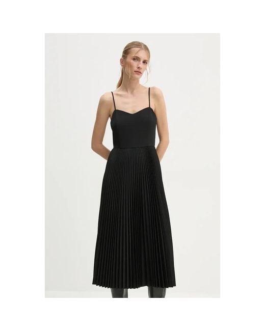 Theory Flared Midi Jurk in het Black