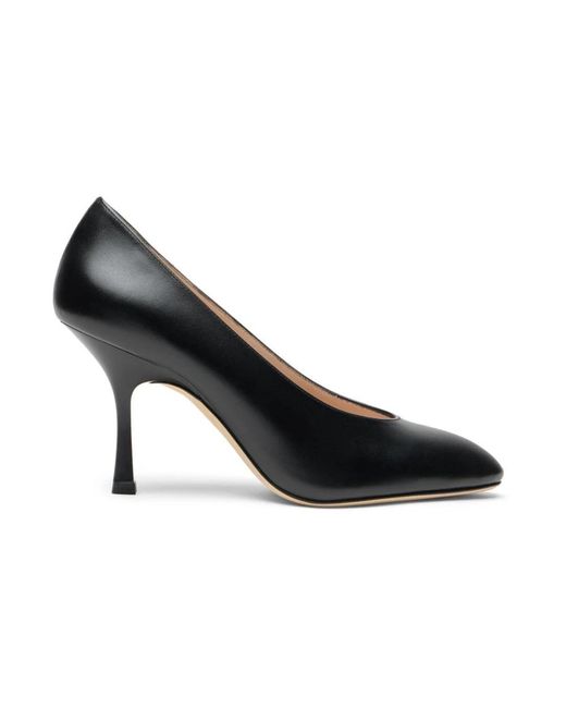 Pumps di Stuart Weitzman in Black