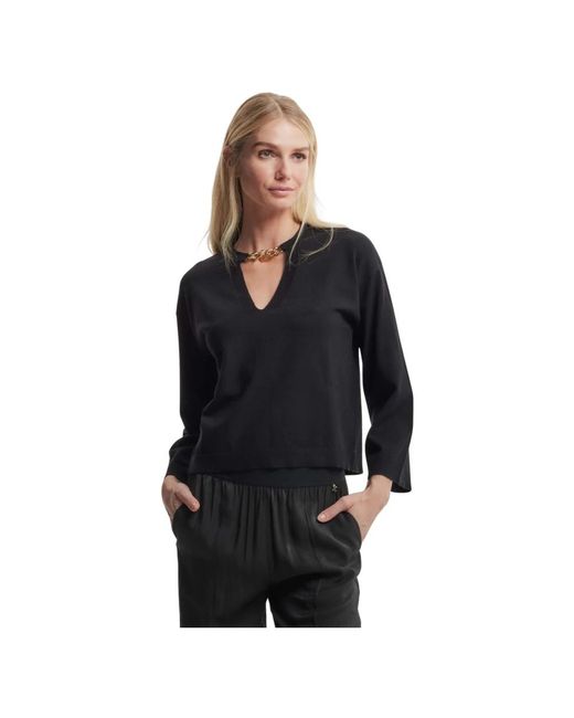 Kocca Black V-ausschnitt pullover mit kettendetail