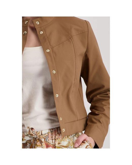 Monari Cropped Trench Jacket in het Brown