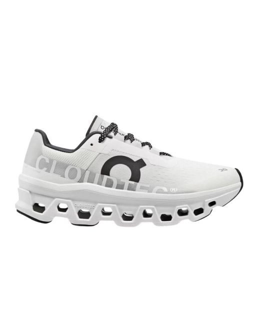 Running Shoes On Shoes en coloris White