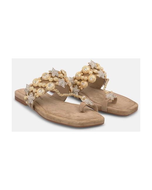 Alma En Pena. Brown Flip Flops