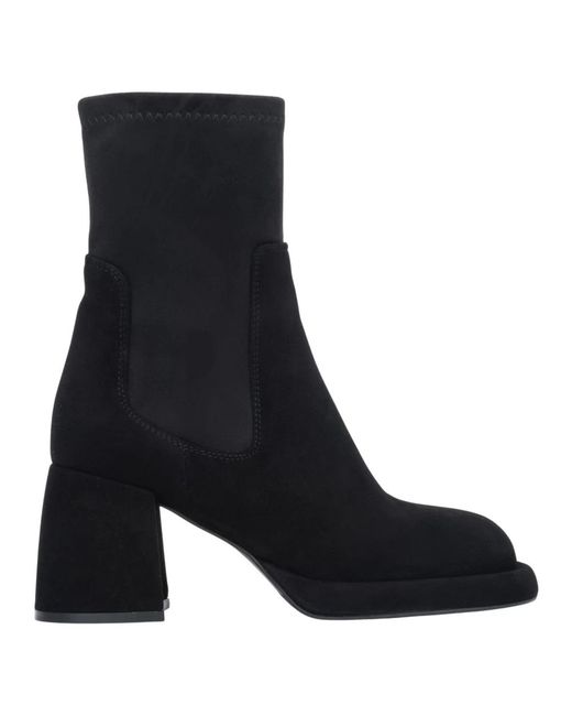 ESTRO Black Heeled Boots