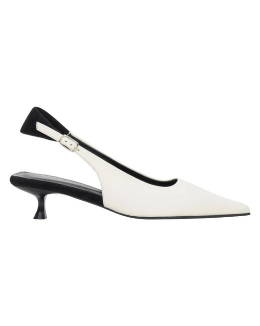 ESTRO White Pumps