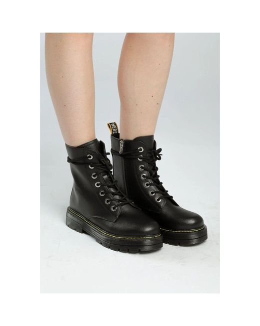 Lace-Up Boots di CESARE GASPARI in Black