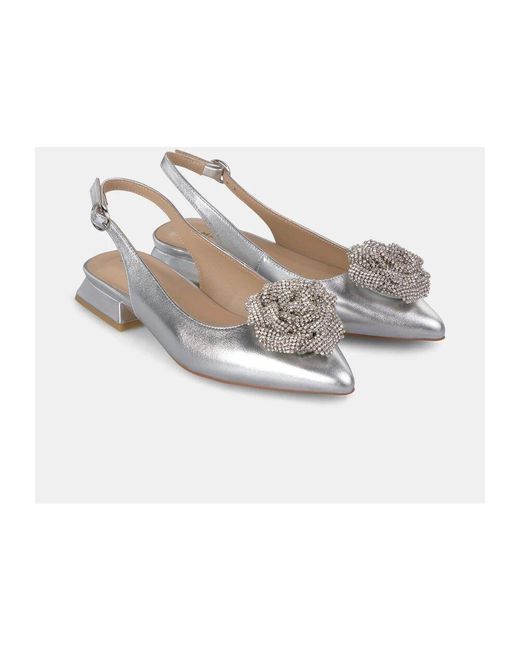 Alma En Pena. Gray Flacher Schuh Mit Blume