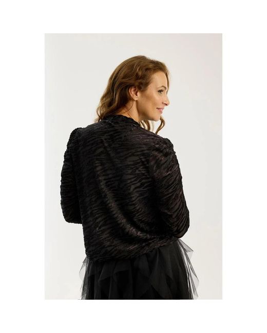 iN FRONT Blouses in het Black