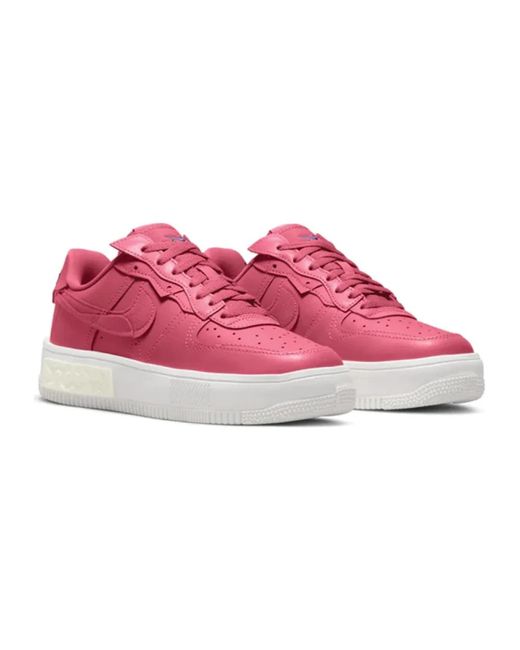Nike Pink Hellrosa Low Top Sneakers