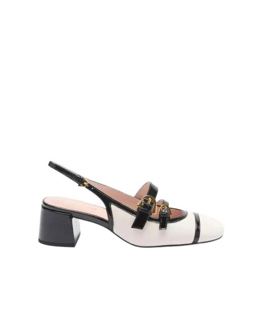 Pumps Coccinelle de color White