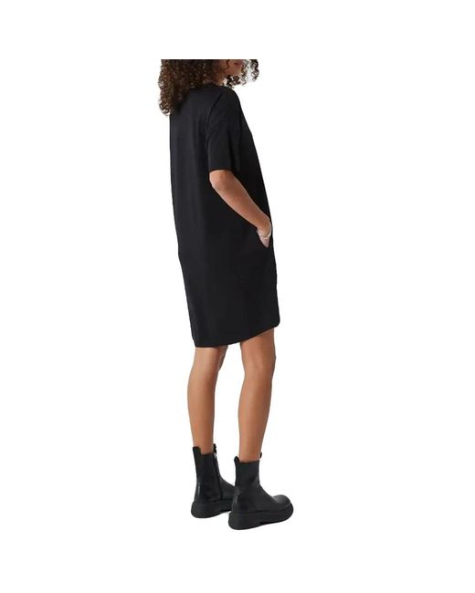 Short Dresses di Minimum in Black
