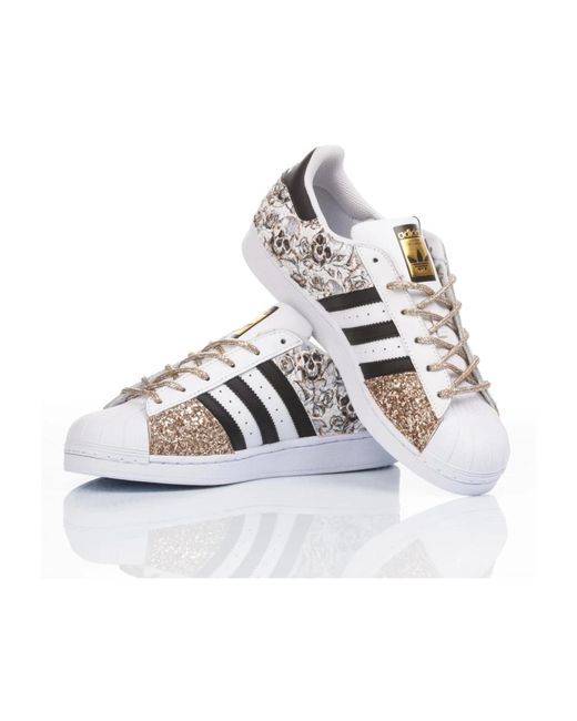 Adidas Gray Handgefertigte weiße gold sneakers